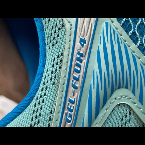 ASIC women’s tennis shoes size 9.5 - Picture 2 of 5